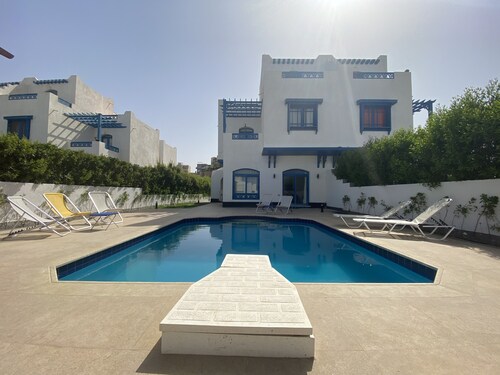 Villa with private pool and beach access