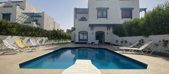 Villa with private pool and beach access