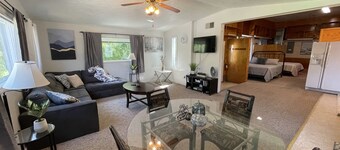 Vacation Rental Cottage with Hot Tub and Lakeview near Athens & Hocking Hills