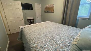 6 bedrooms, iron/ironing board, WiFi (free), bed sheets
