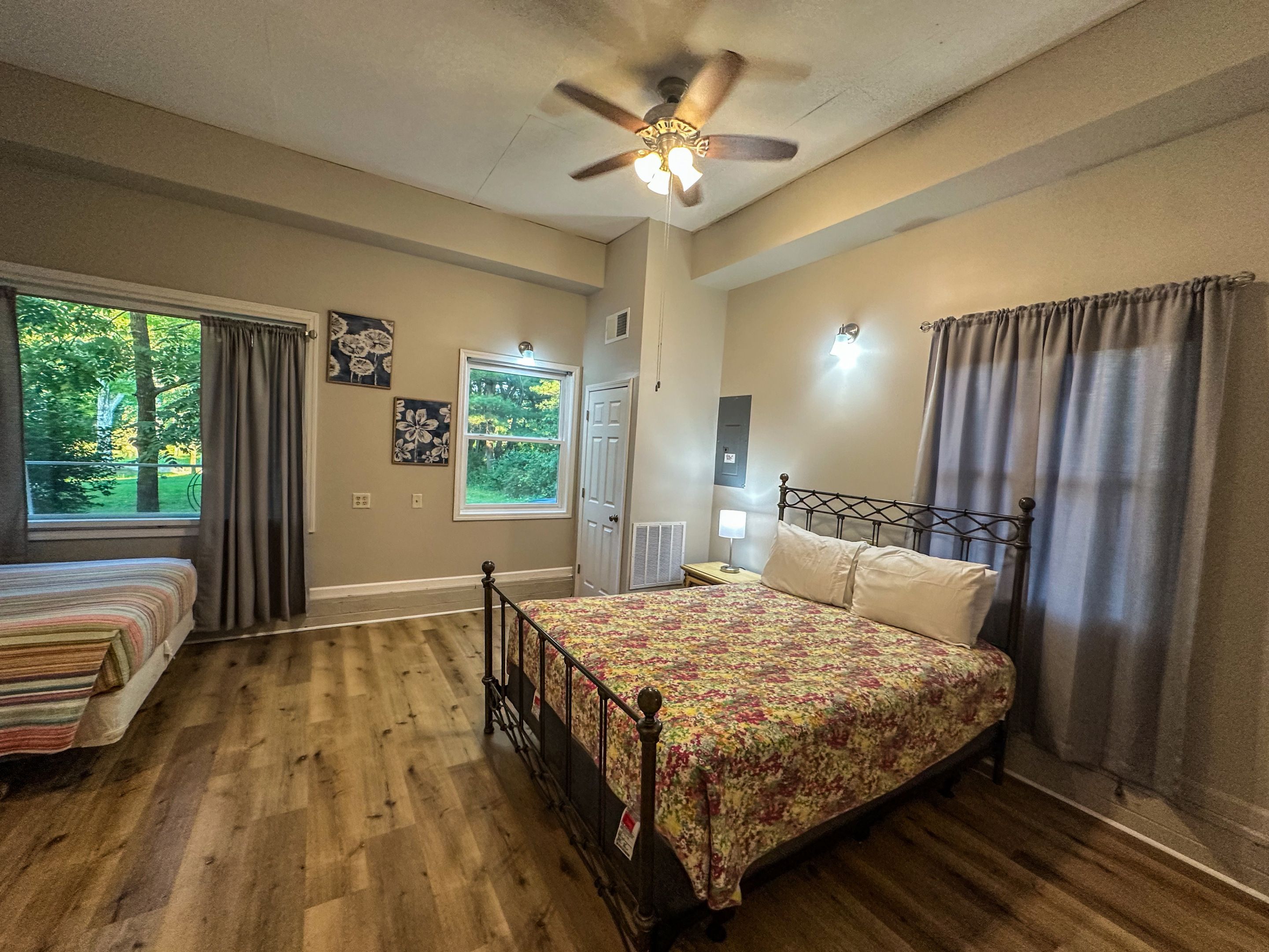 6 bedrooms, iron/ironing board, free WiFi, bed sheets