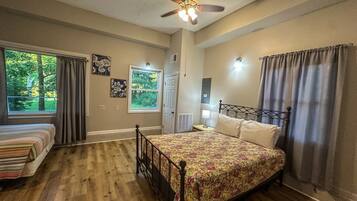 6 bedrooms, iron/ironing board, free WiFi, bed sheets