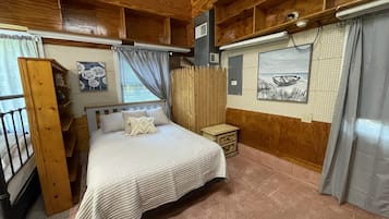 6 bedrooms, iron/ironing board, free WiFi, bed sheets
