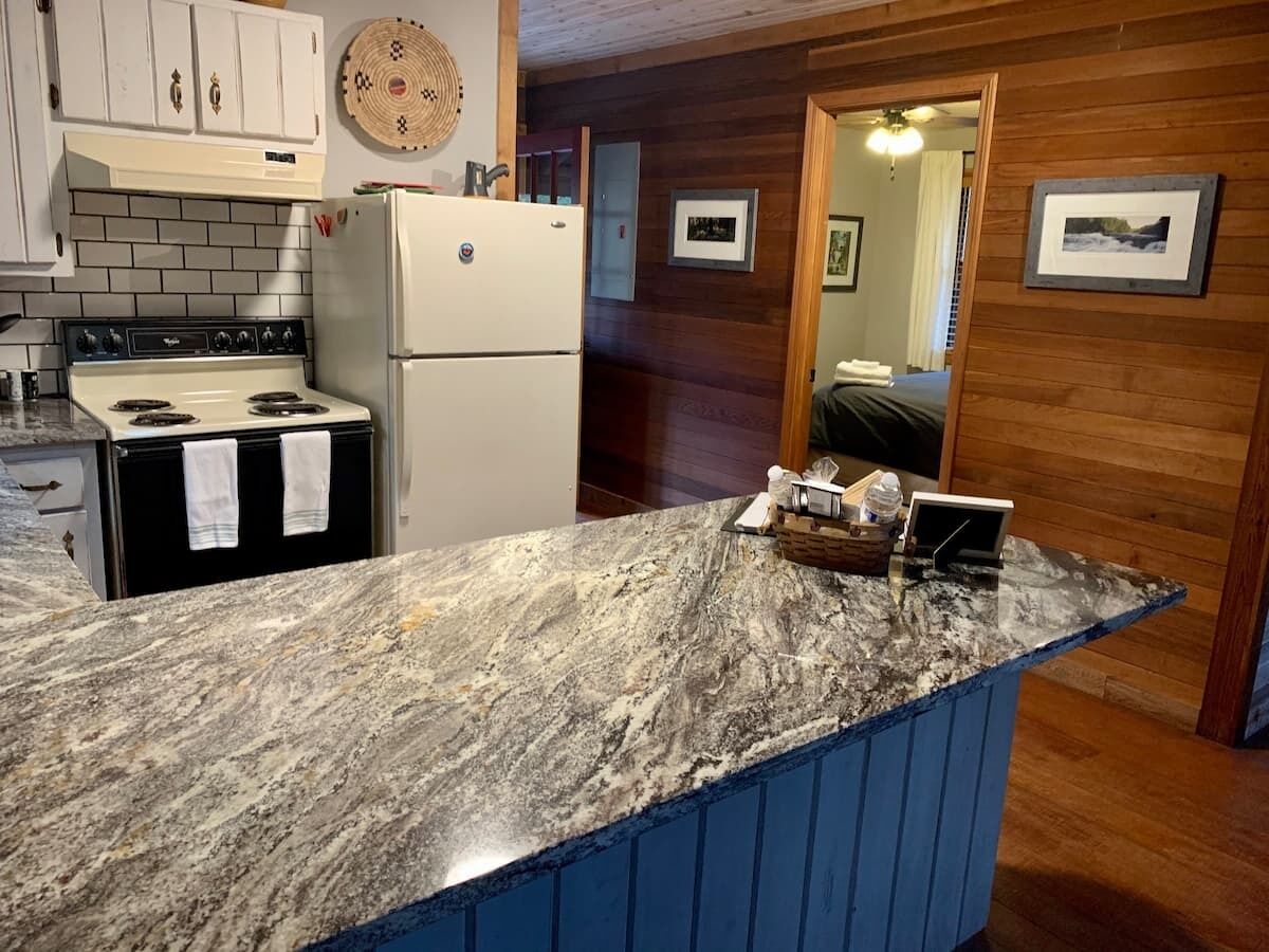 Cedar Knoll - Secluded and Remodeled - Toccoa River Access