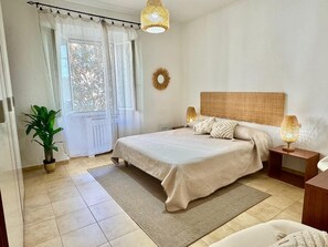 3 bedrooms, travel crib, WiFi