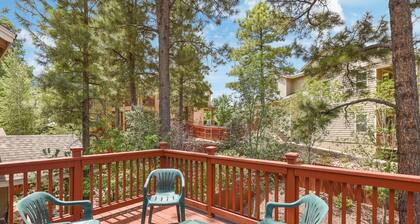Beautiful & Spacious Westside Townhouse, Sleeps 8 w/ A/C.