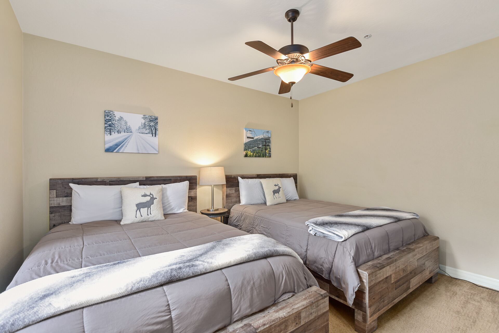 Beautiful & Spacious Westside Townhouse, Sleeps 8  w/ A/C. 