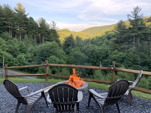 SUMMER SPECIAL — Book 5 nights 6+7th FREE — LOG CABIN with Privacy+ Firepit