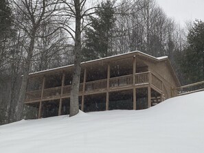 Exterior - SUMMER SPECIAL — Book 5 nights 6+7th FREE — LOG CABIN with Privacy+ Firepit (West Jefferson)