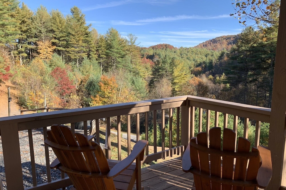 LOG CABIN with Privacy+ Firepit — FALL SPECIAL — Book 4 nights 5th FREE