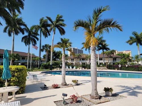 Come Stay in Beautiful Marco Island at Marco Comfort!