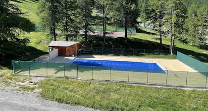 6-person apartment - at the foot of the slopes - swimming pool and tennis court (in summer)