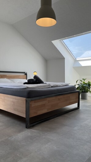 2 slaapkamers, een strijkplank/strijkijzer, gratis wifi, beddengoed