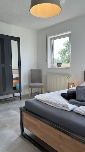2 Schlafzimmer, BĂŒgeleisen/BĂŒgelbrett, kostenloses WLAN, BettwĂ€sche