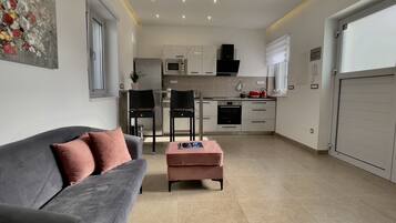 Deluxe-talo | Yksityinen keittiö | Täysikokoinen jääkaappi, mikroaaltouuni, uuni, astianpesukone