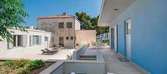 Beach Residences Caroline