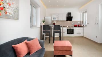 Deluxe House | Living room