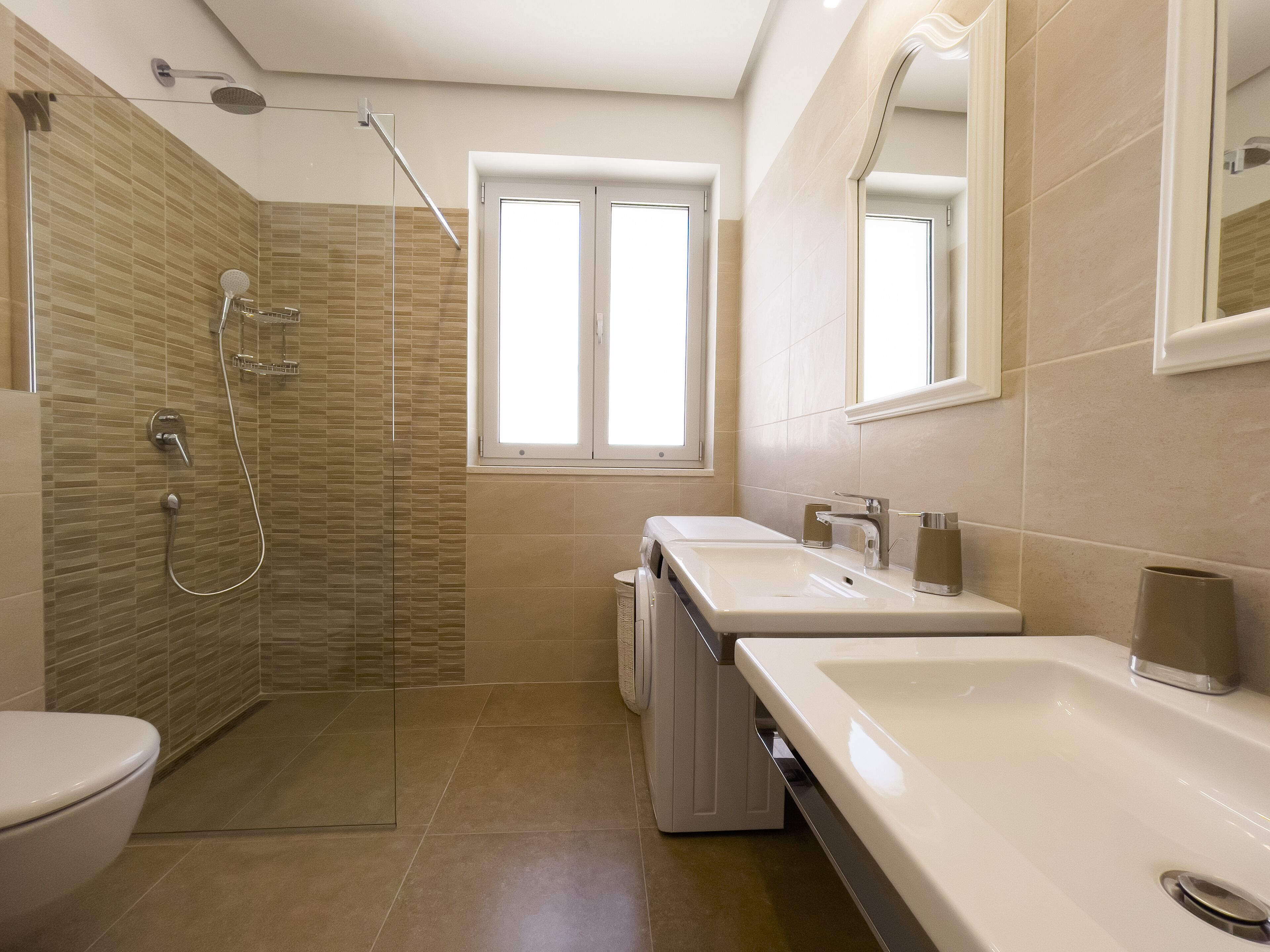 Deluxe House | Bathroom sink