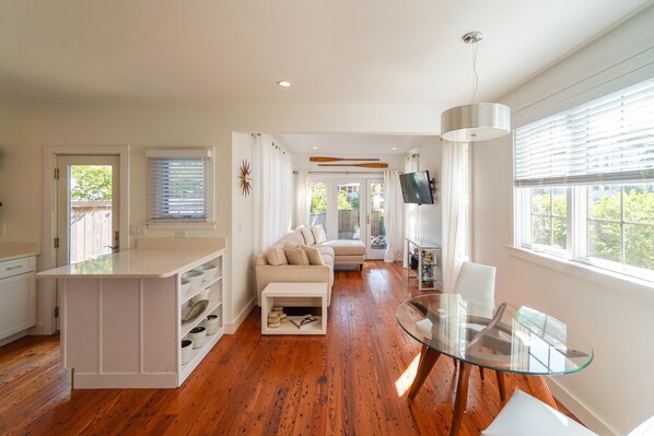 Smart TV, books, offices