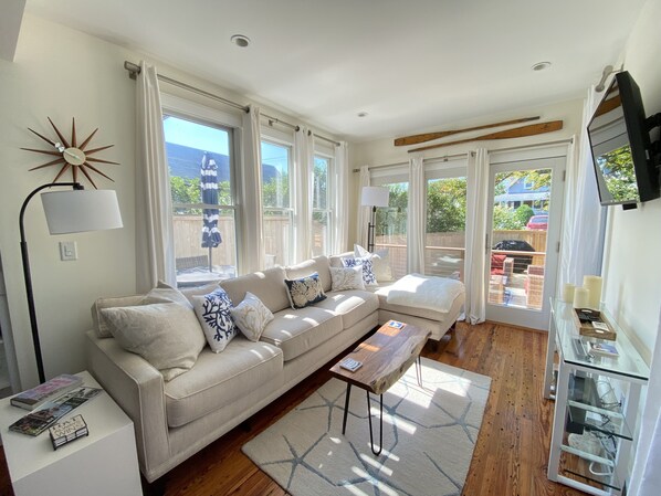 Smart TV, books, offices