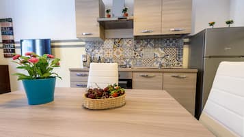 Fridge, oven, stovetop, coffee grinder