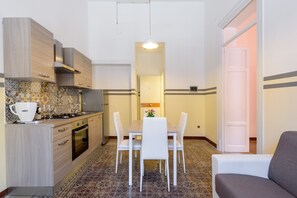 Fridge, oven, stovetop, coffee grinder - Housestation (Palermo)