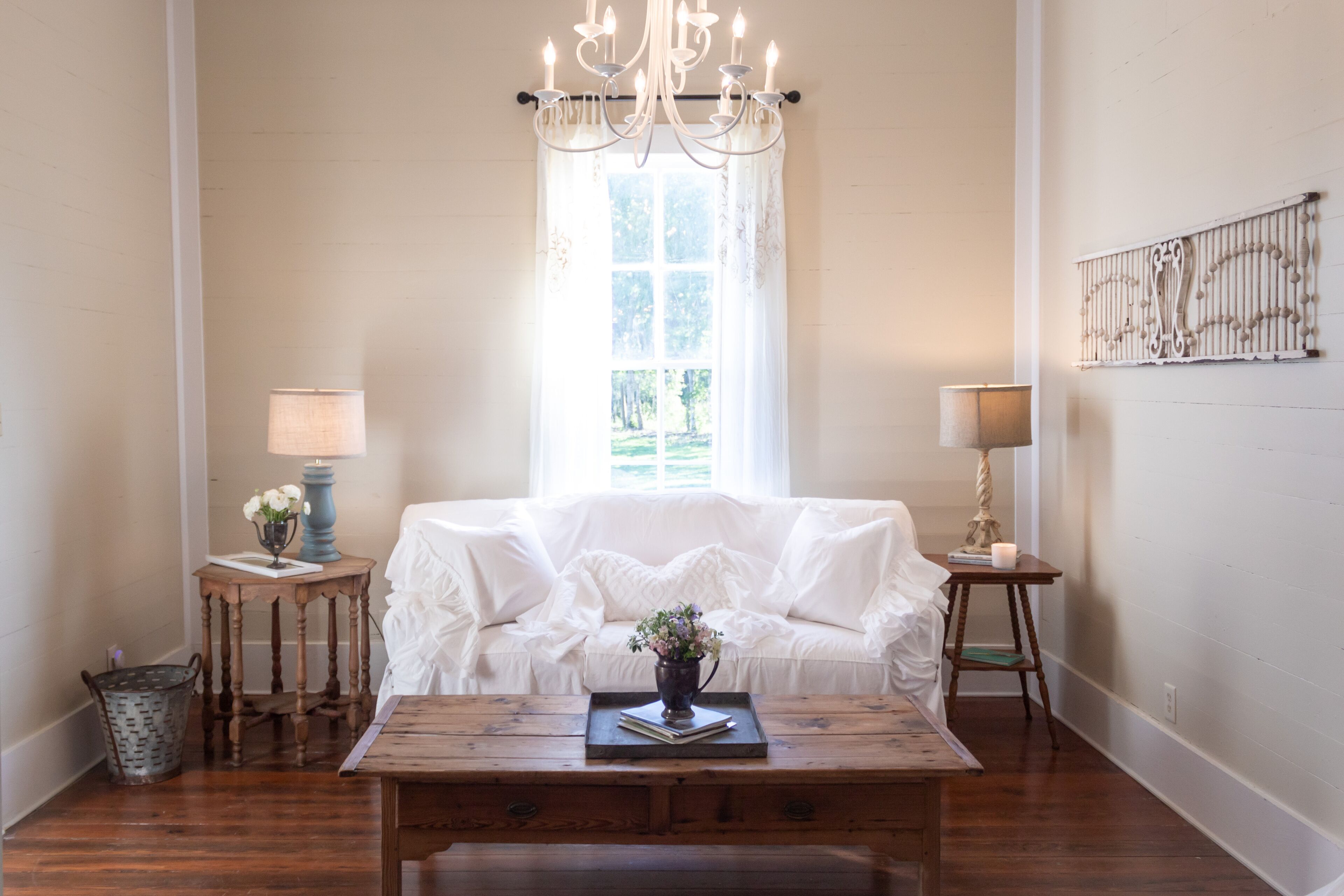 The Poppy- Round Top + 2 Miles from Town Square!