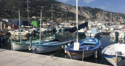 Bel appartement moderne : vue mer, Menton Garavan