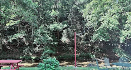 Creekside Cottage Next to Knoebels Amusement Resort. Large Yard, Fire Pit, Patio