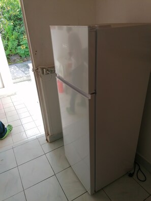 Batterie de cuisine, vaisselle et ustensiles