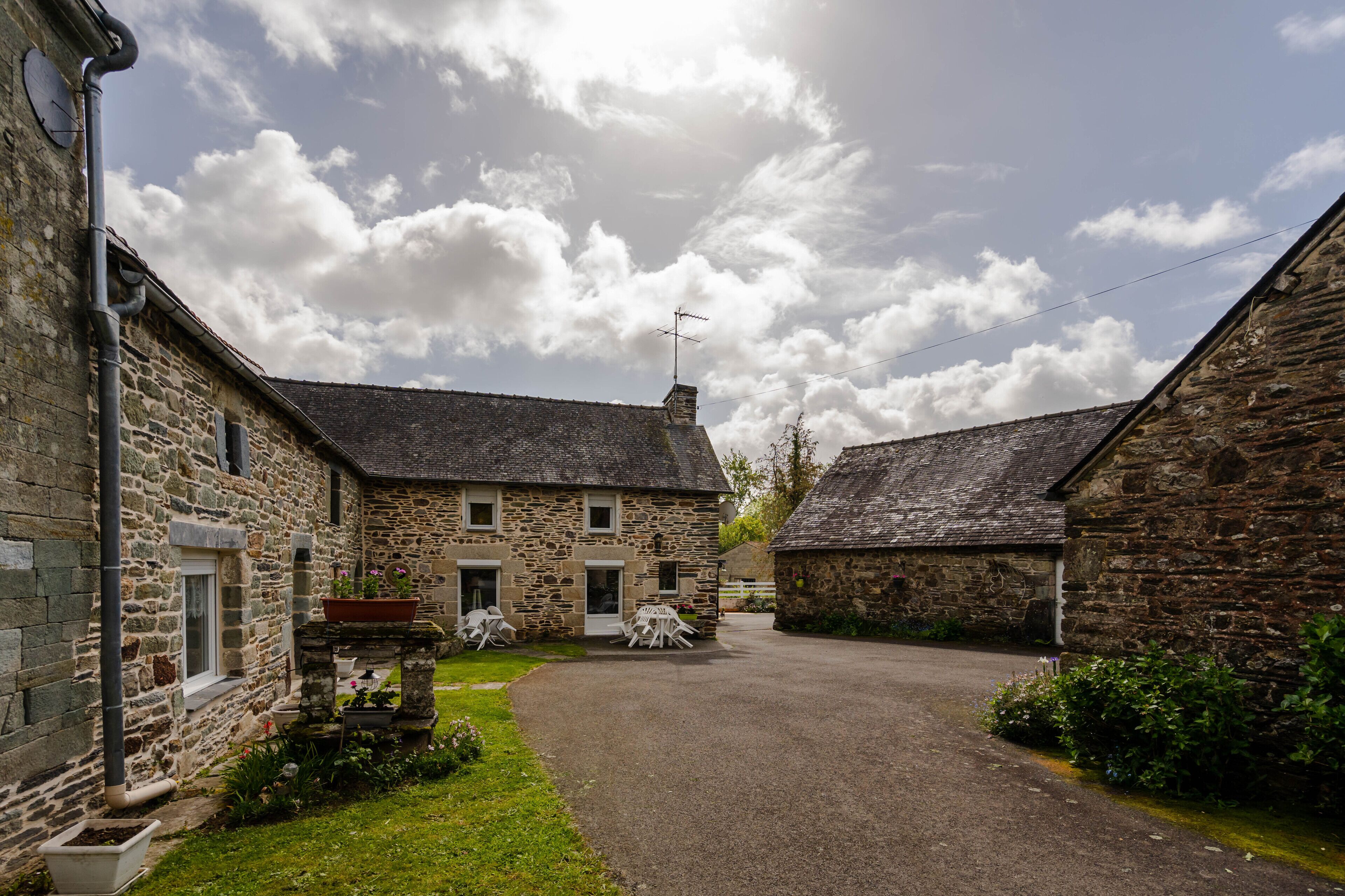 typical Breton house with large garden near lake guerlédan