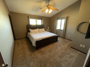 5 室のベッドルーム、アイロン / アイロン台、WiFi (無料)、ベッドシーツ