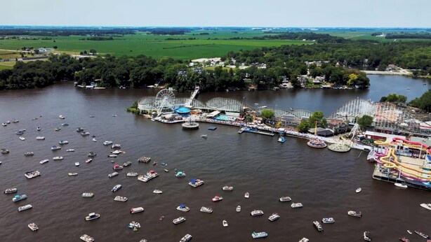 A river with numerous boats and a park with rides and a Ferris wheel. - Key Lime Resorts - Unit #3 Key Lime Cottage (Monticello)