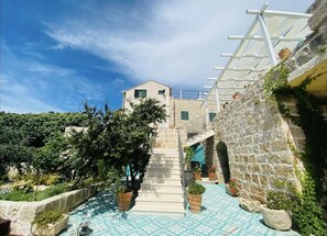 فيلا | المنطقة المحيطة بالمنشأة