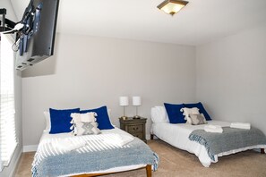 4 bedrooms, desk, iron/ironing board, free WiFi - Pinehurst Golf Retreat, Pool Table, Fire Pit! (Pinehurst)