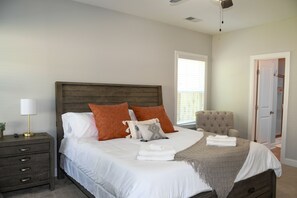 4 Schlafzimmer, Schreibtisch, Bügeleisen/Bügelbrett, kostenloses WLAN
