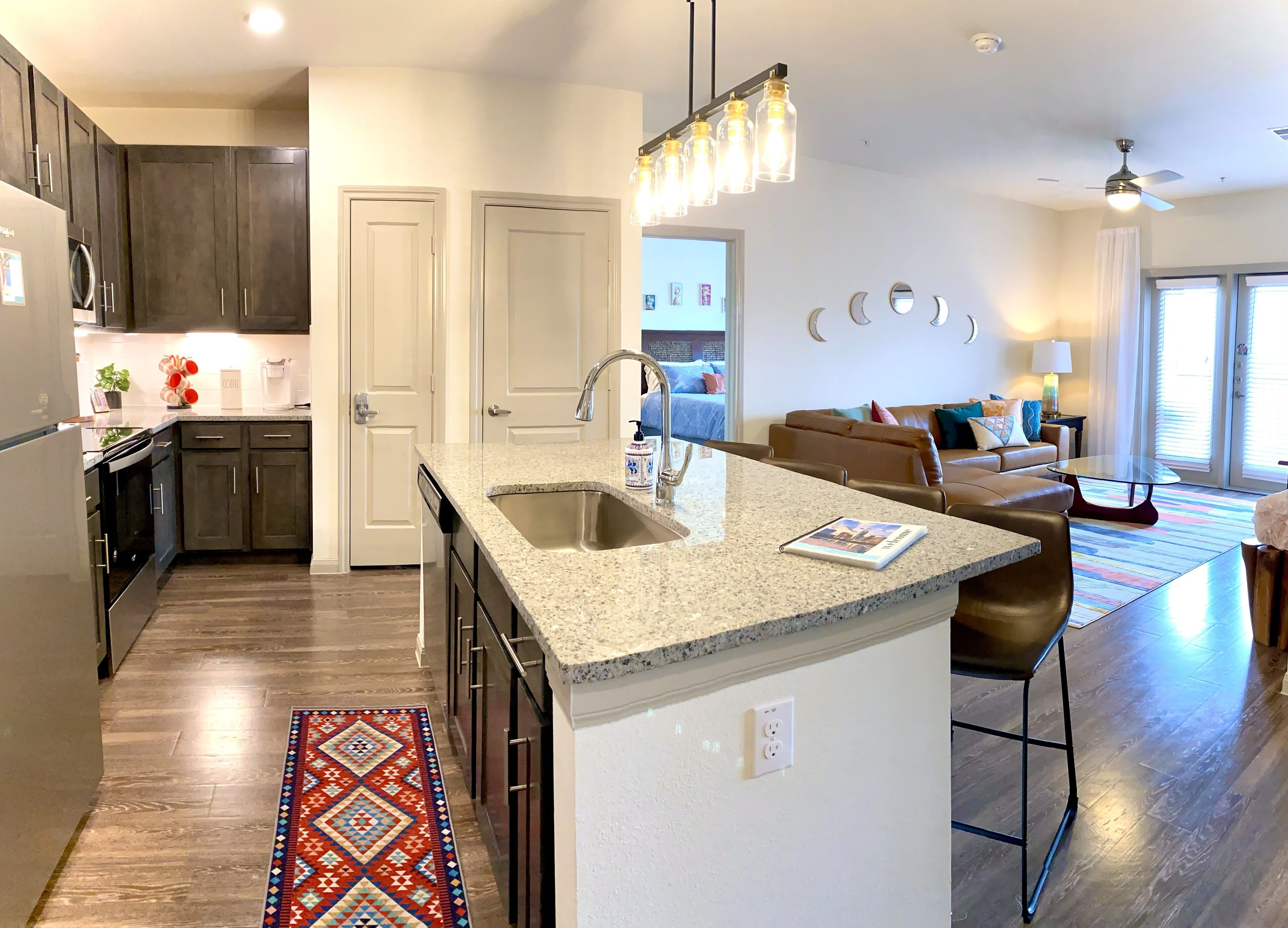 Zen Retreat Austin ॐ great pool, private balcony, city views • close to airport