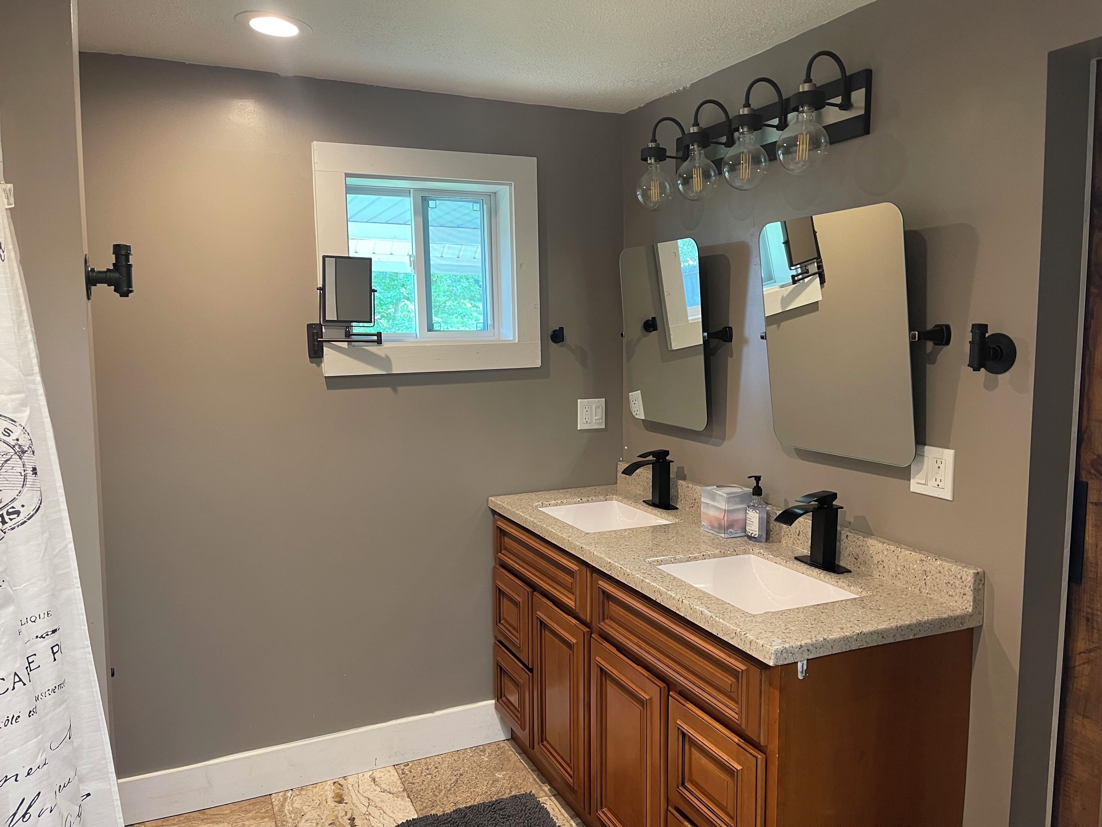 1900 Farm House directly between Pigeon Forge and Knoxville