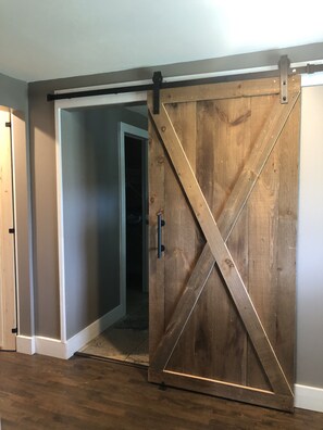 Interior - 1900 Farm House directly between Pigeon Forge and Knoxville (Seymour)