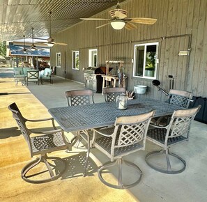Outdoor dining - Spectacular Riverfront guest house with unparalleled Salmon river & mtn views! (Salmon)