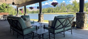 Spectacular Riverfront guest house with unparalleled river & mountain views!