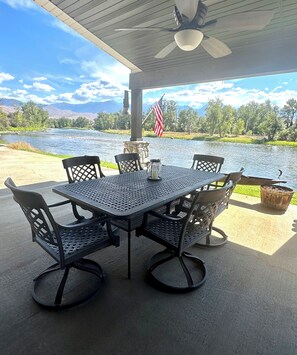 Outdoor dining - Spectacular Riverfront guest house with unparalleled Salmon river & mtn views! (Salmon)