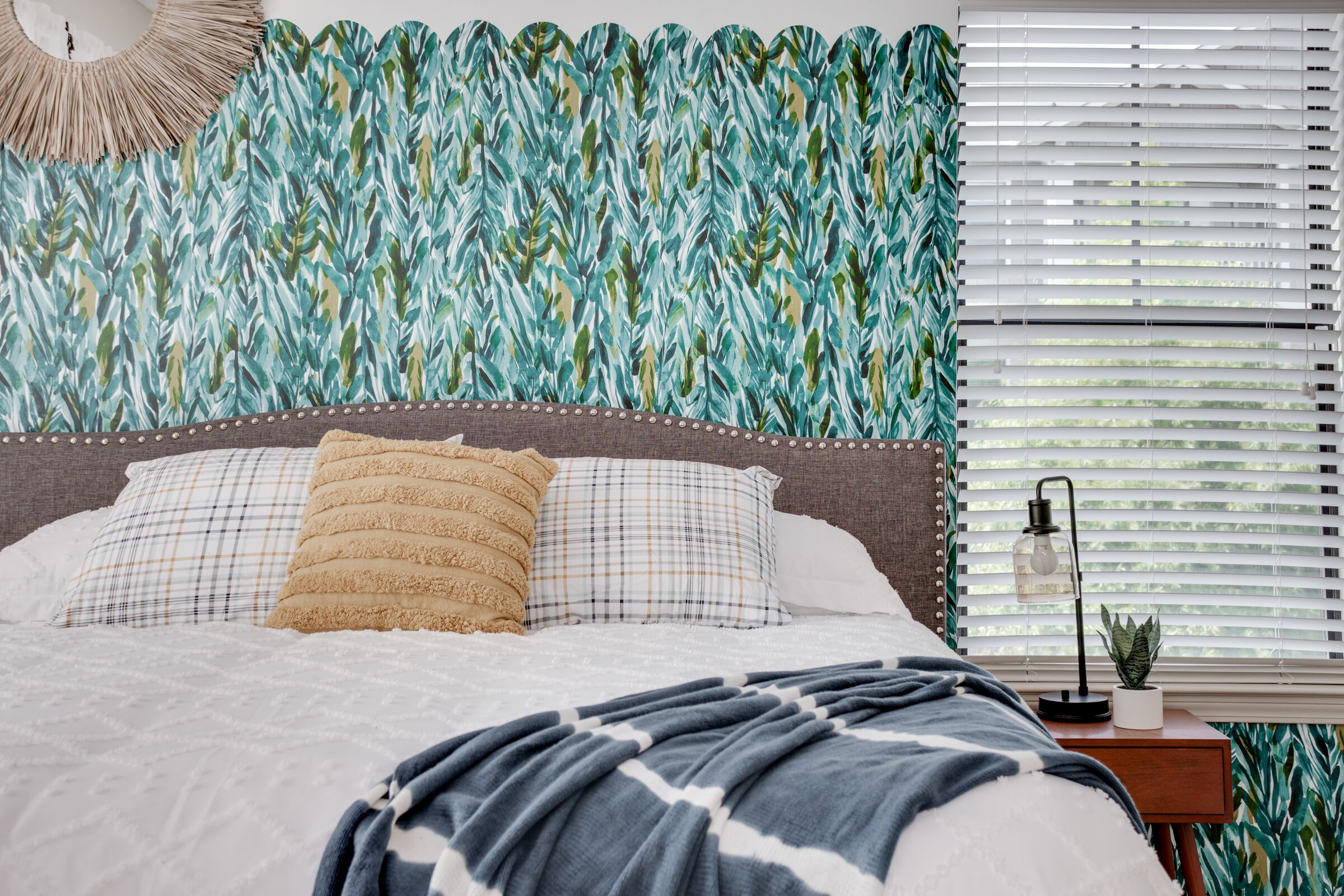 King Bed, 100 MBPS Wi-Fi, 2.5 miles from Doctor's Hospital