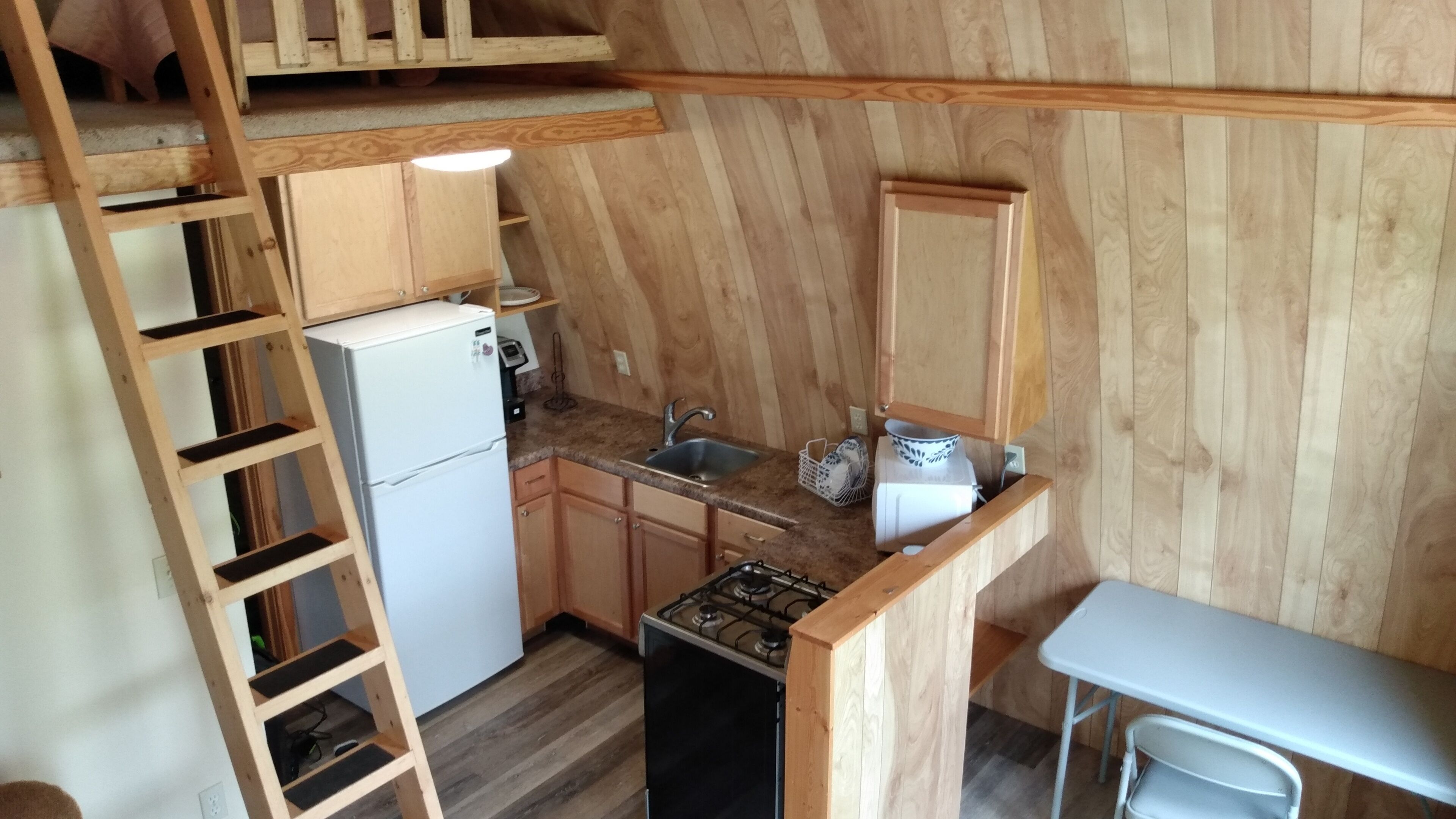 Arched Cabin near Damascus, VA