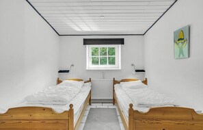 5 bedrooms, travel cot, WiFi