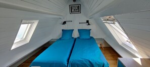 2 bedrooms, iron/ironing board, bed sheets