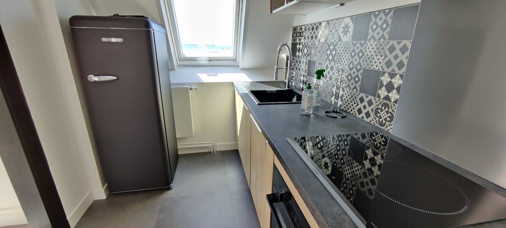 Frigorifero, microonde, forno, piano cottura