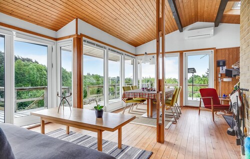Nice home in Ebeltoft with WiFi
