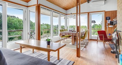 Nice home in Ebeltoft with WiFi