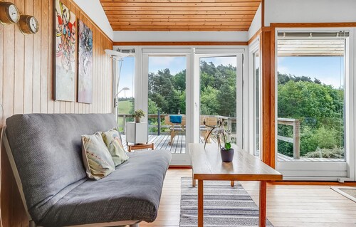 Nice home in Ebeltoft with WiFi